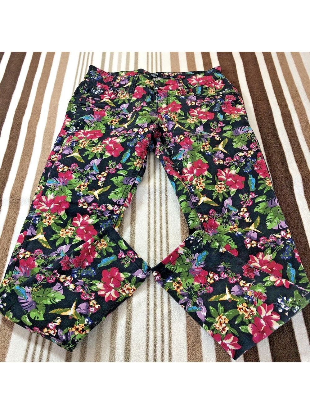 Size 2 X 26 Suko Jeans Skinny Pants Roadrunner Apparel Floral stretchy BD